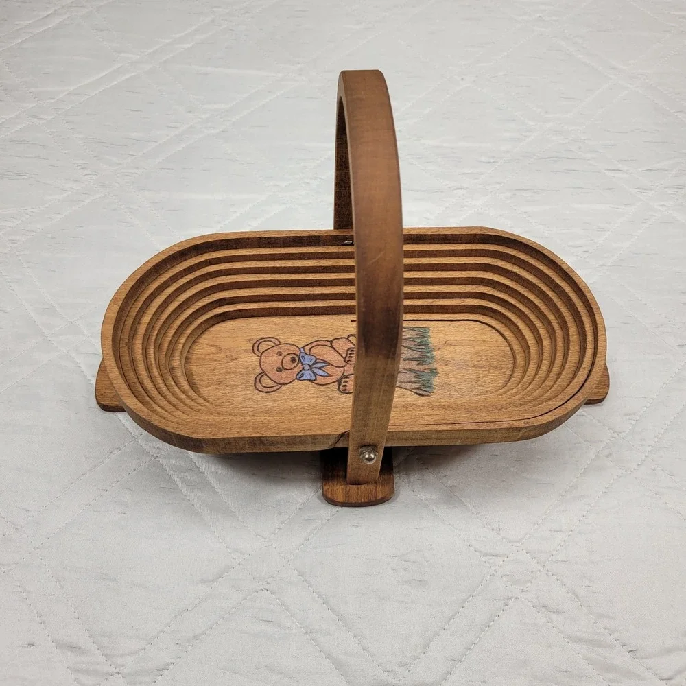 Amish Lay Flat Wooden hand crafted basket w/ hand painted Bear